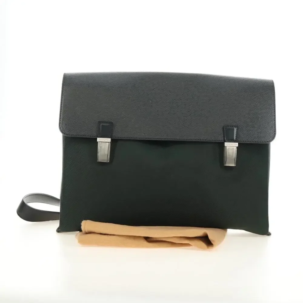 Louis Vuitton Taiga Saratov GM Shoulder Bag Black